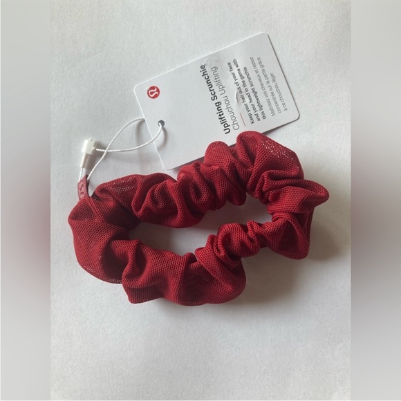 NWT lululemon Uplifting Scrunchie Chouchou Uplifting “CALI” (maroon/wine color) - Picture 3 of 11